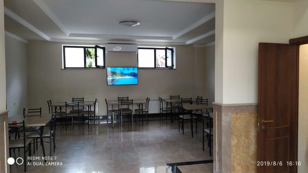 Asour Hotel Горис Екстериор снимка