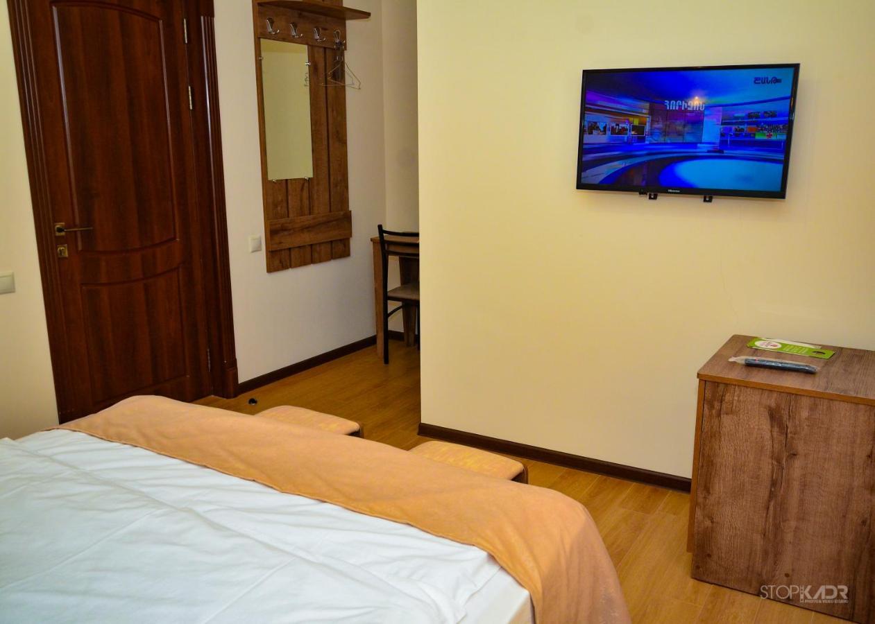 Asour Hotel Горис Екстериор снимка